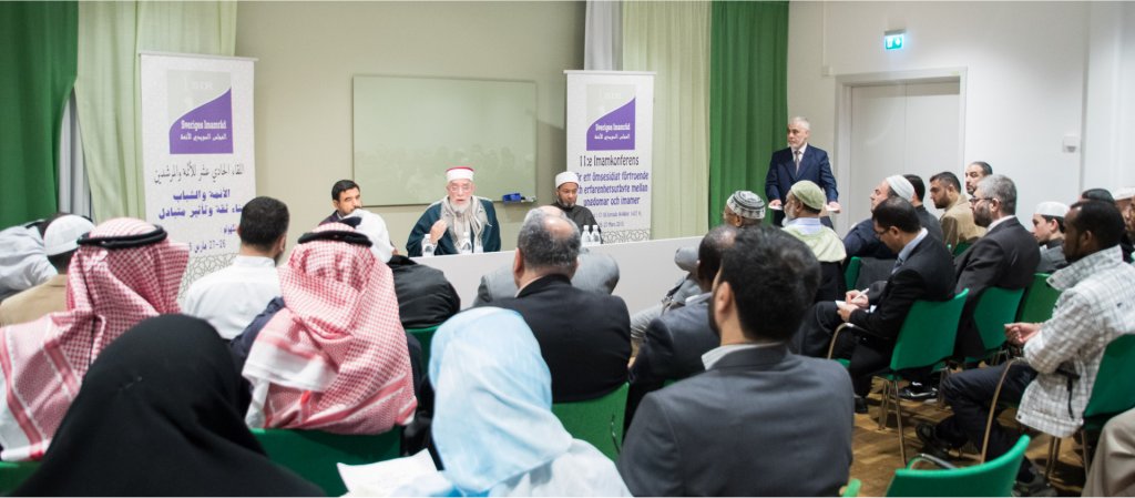 الأئمة والشباب: بناء ثقة وتأثير متبادل